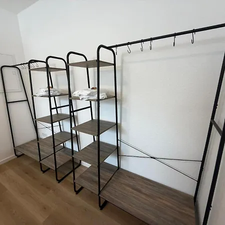 Moderne Gemuetliche City-wohnung Mit Kueche & Tv Apartament