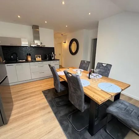 Moderne Gemuetliche City-wohnung Mit Kueche & Tv Würselen